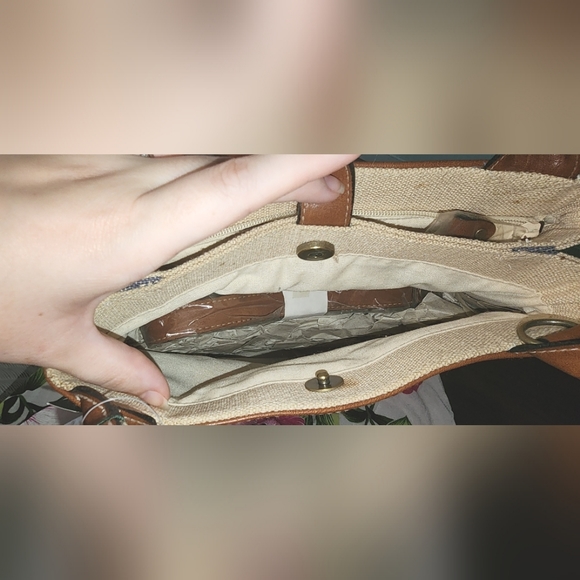 New with tags Signature Studios purse - Picture 7 of 8